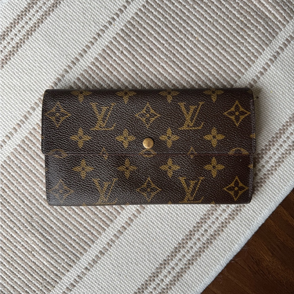 sold- Vintage Louis Vuitton Classic Monogram Sarah Wallet